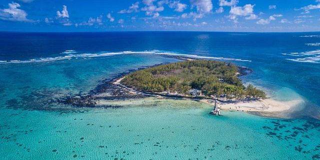 Mauritius coastline and islets tour helicopter flight (9)